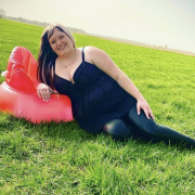 CurvyAngelina_Official