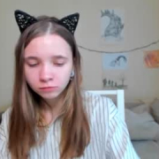 petite_leslie
