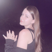 Lily_Kinney