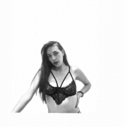 lara_tay