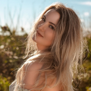 ArinaHart