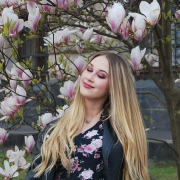 goldhaarigeDame