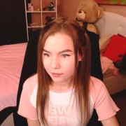 chloe_fly