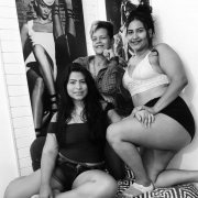 hot_girls_threesome_