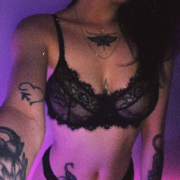 Emili_Davies