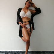 mia_black21
