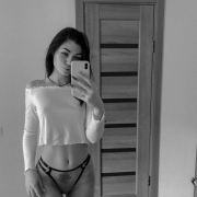 Adell_Hot