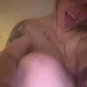 browneyesthickthighs