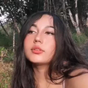 nahomy_kiss