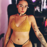 MiaKresly