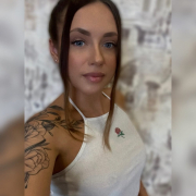 veronica_rhodes