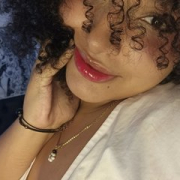 chloe-kisses