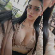mikaela_kiss