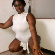 brunette_curvy