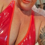 BustyMilfKendra