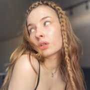 Mia_shy01