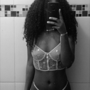 Amandinhahoty24