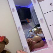 Mia_WithePink