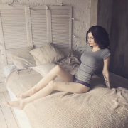 Mona_Lovely