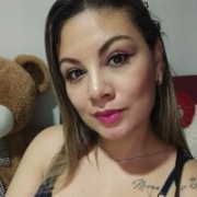 Annie_curvy
