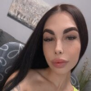 Halle_Brown